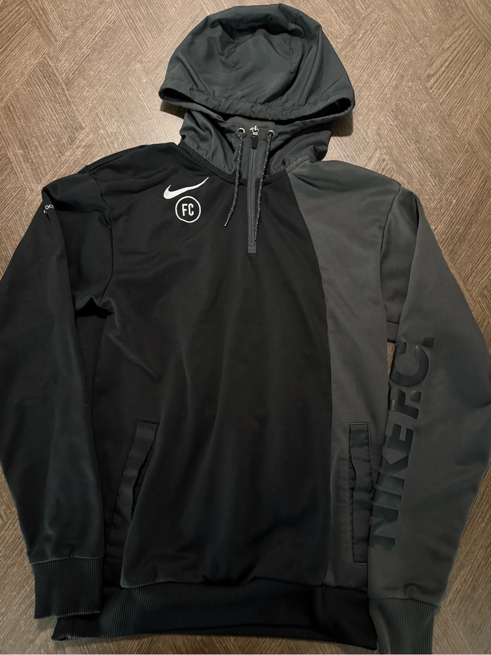 Nike FC Black & Charcoal 1/4 Zip Hooded Pullover w/Water Resistant Hood EUC
